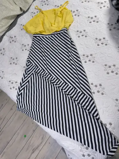 Falda corta y vestido - miniatura 2