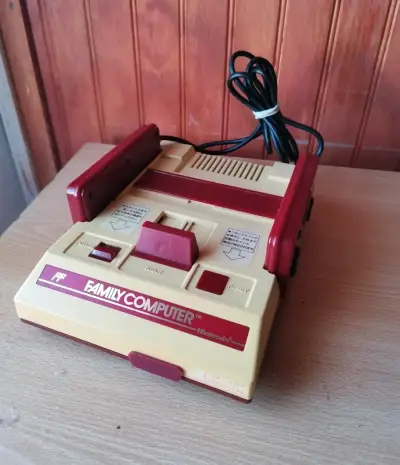Consola retro Nintendo Family Computer Famicom - miniatura 1