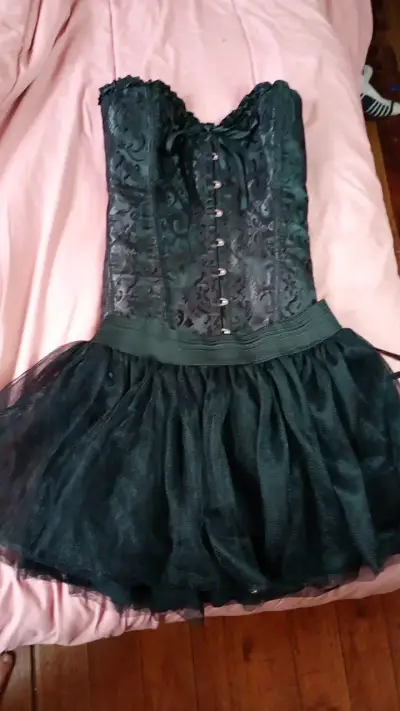 Vestido corsé negro con encaje y falda de tutu - miniatura 1