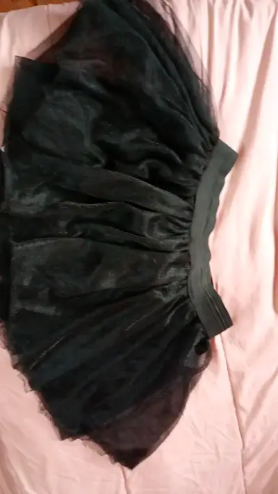 Vestido corsé negro con encaje y falda de tutu - miniatura 4