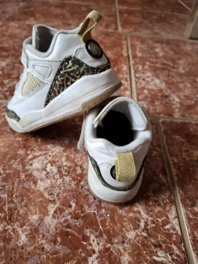 Zapatillas deportivas blancas para niños - miniatura 1