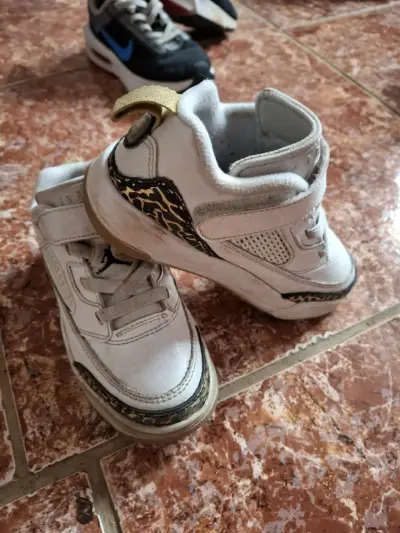 Zapatillas deportivas blancas para niños - miniatura 2
