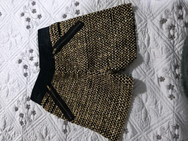 Shorts de lentejuelas doradas