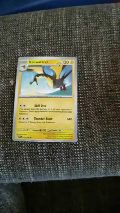 Cartas Pokémon Kilowattrel, Pidgeot V y Houndour - miniatura 2