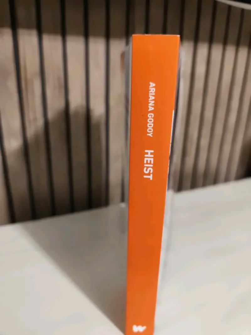 Libro 'Heist' de Ariana Godoy - 2