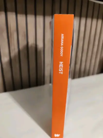Libro 'Heist' de Ariana Godoy - miniatura 2
