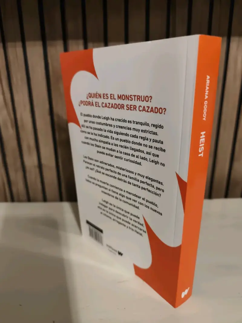 Libro 'Heist' de Ariana Godoy - 3
