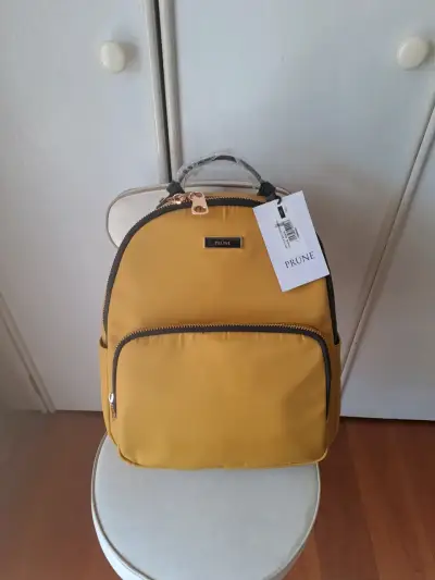 Mochila amarilla Prüne con diseño moderno - miniatura 1