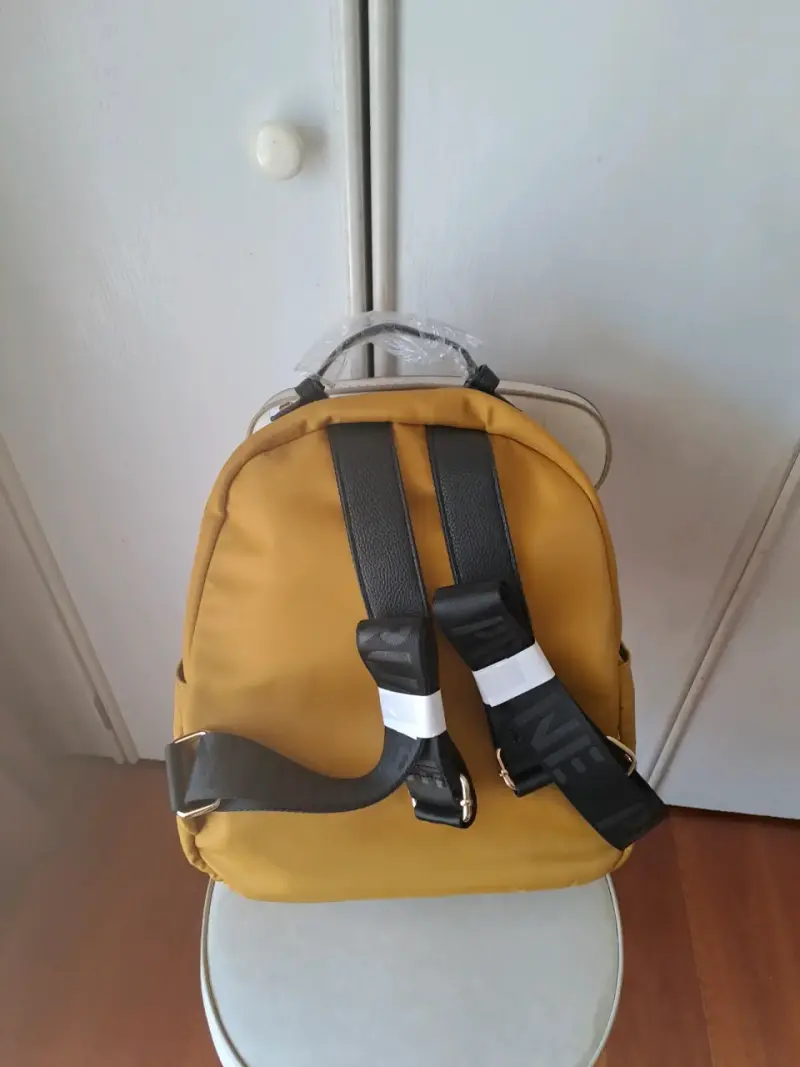 Mochila amarilla Prüne con diseño moderno - 2