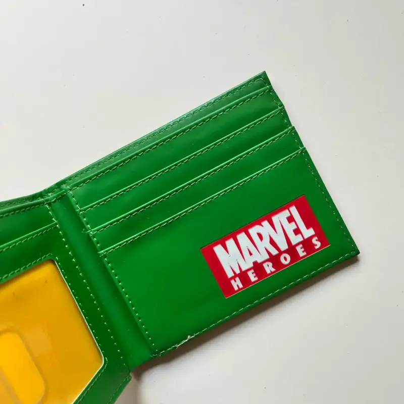 Billetera de Hulk Marvel verde con diseño gráfico - 2
