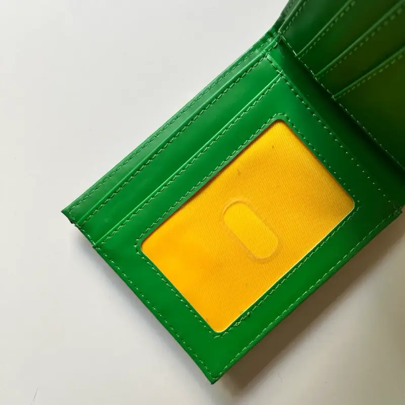 Billetera de Hulk Marvel verde con diseño gráfico - 3