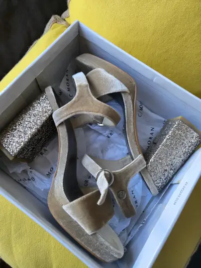 Sandalias de tacón doradas con glitter C. Moran - miniatura 1