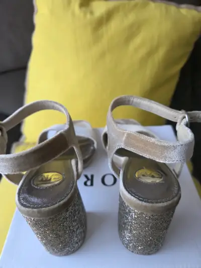 Sandalias de tacón doradas con glitter C. Moran - miniatura 2