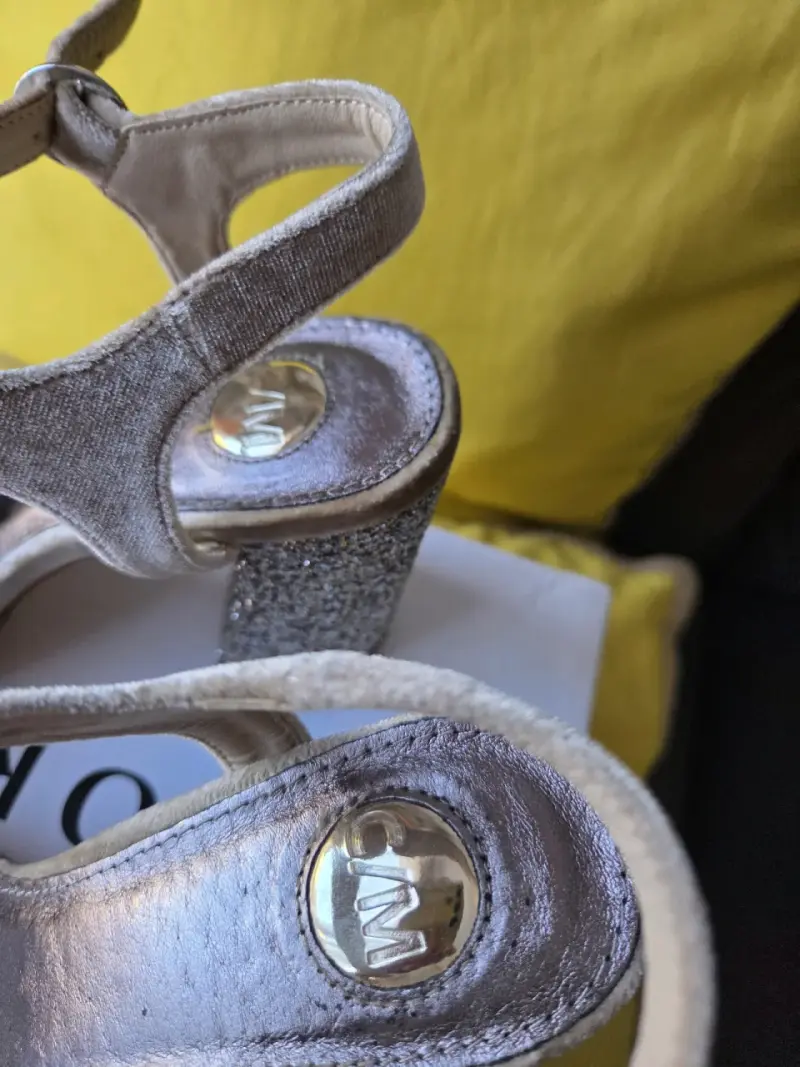 Sandalias de tacón doradas con glitter C. Moran - 4