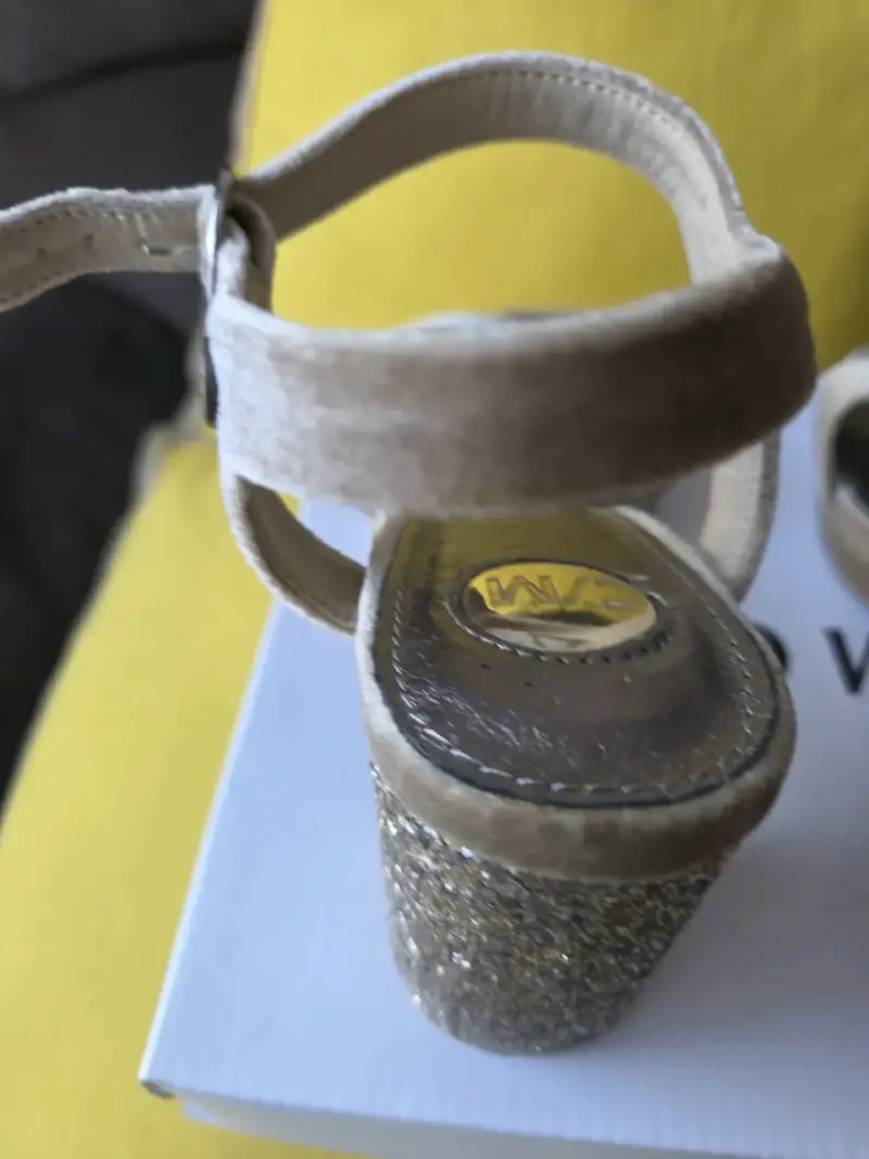 Sandalias de tacón doradas con glitter C. Moran - 5