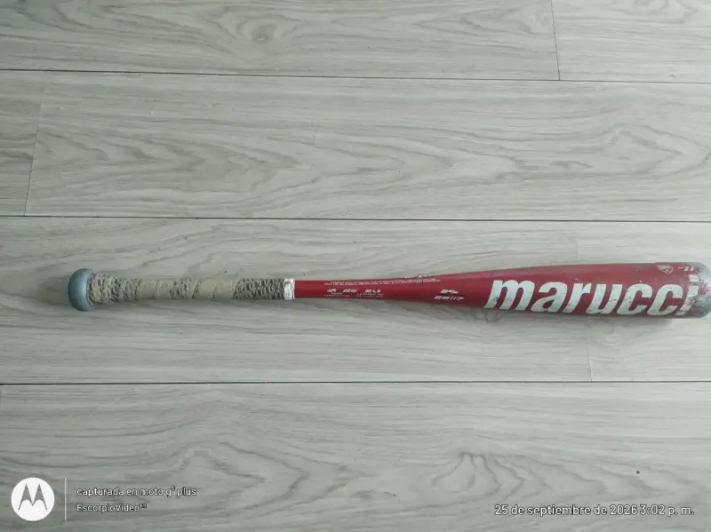 Bate de béisbol Marucci rojo usado