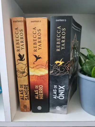 Trilogía Empíreo de Rebecca Yarros - Libros 1 a 3 - miniatura 1