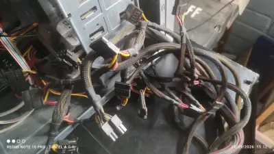 Fuente de Poder EVGA 700B 700W 80 Plus Bronze - miniatura 4