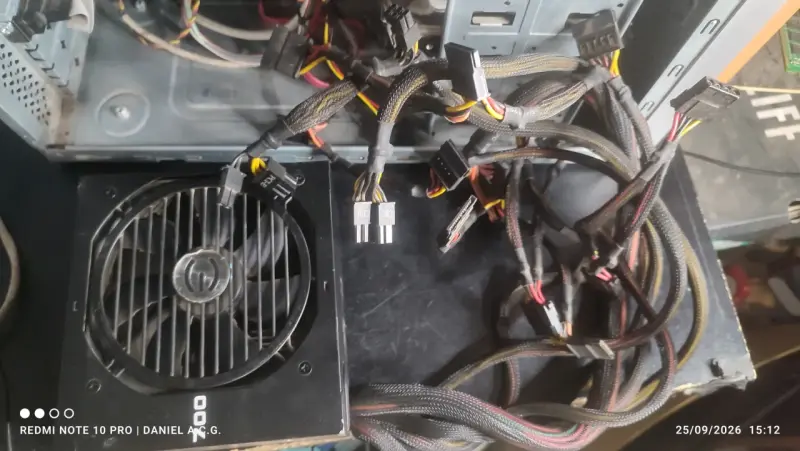 Fuente de Poder EVGA 700B 700W 80 Plus Bronze - 6