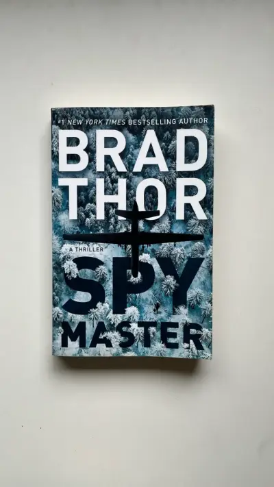 Libro 'Spymaster' de Brad Thor en inglés - miniatura 1
