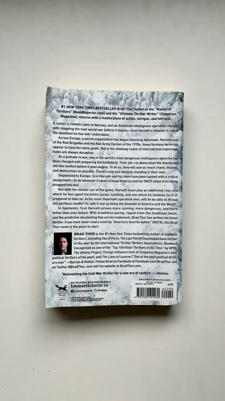 Libro 'Spymaster' de Brad Thor en inglés - 2