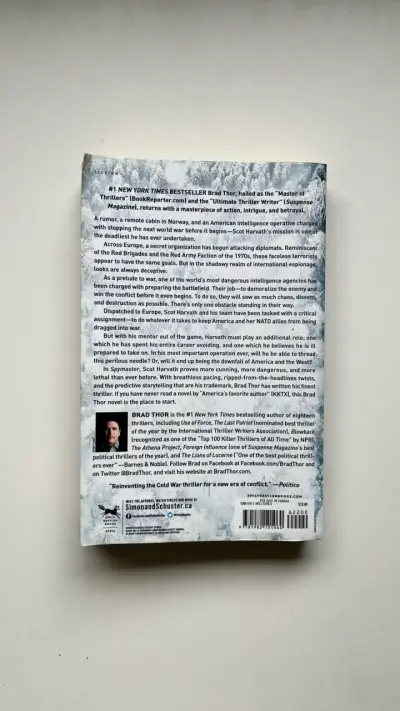 Libro 'Spymaster' de Brad Thor en inglés - miniatura 2