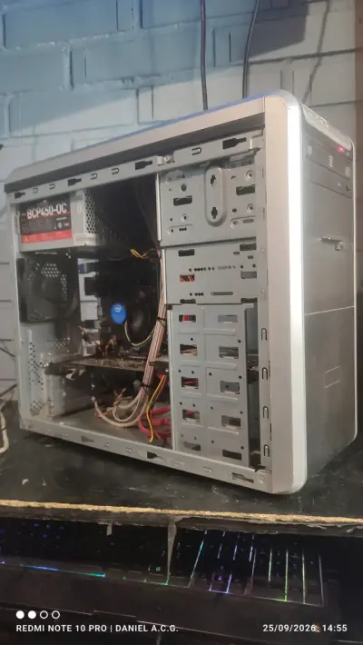 Torre de PC i3 8100 + R7 240 2gb - miniatura 2