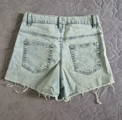 Falda short de mezclilla azul claro estilo casual - miniatura 2