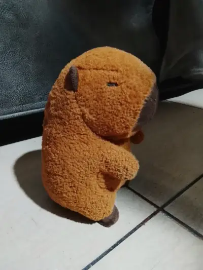 Peluche de capibara suave y tierno - miniatura 1