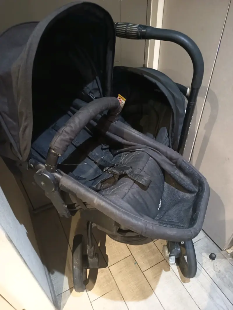 Coche de bebé Infanti negro con capota ajustable - 4