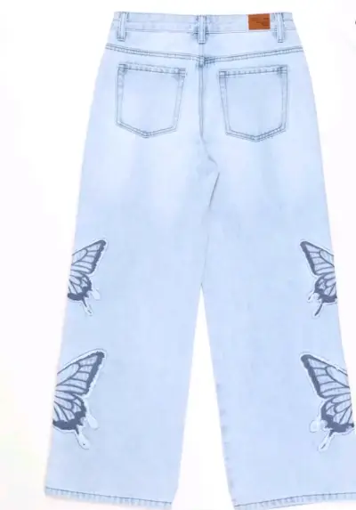 Jeans de mujer con diseño de mariposas - miniatura 1