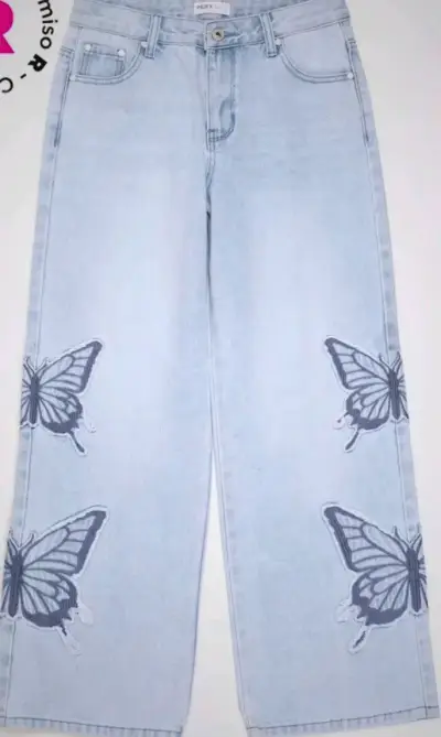Jeans de mujer con diseño de mariposas - miniatura 2