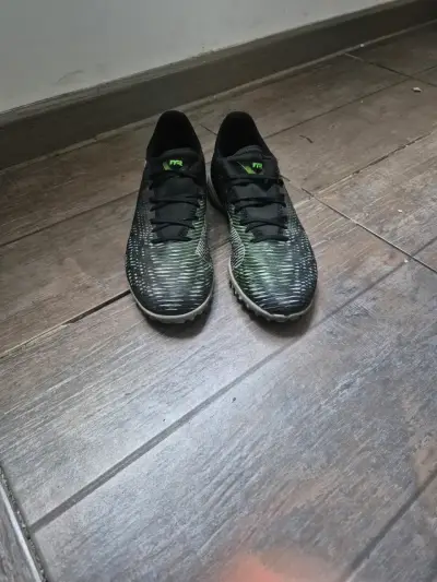 Zapatillas deportivas Puma negras y verdes - miniatura 1