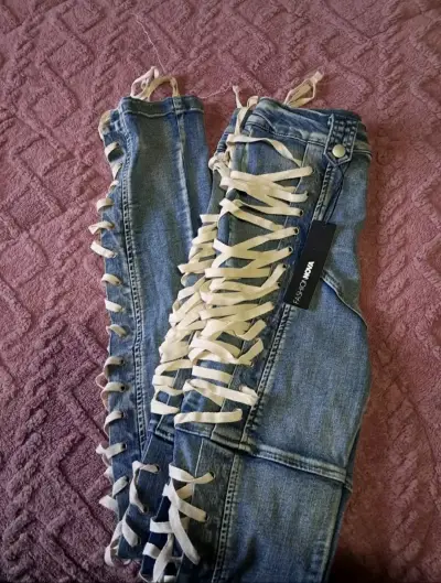 Jeans con cordones laterales Fashion Nova - miniatura 2