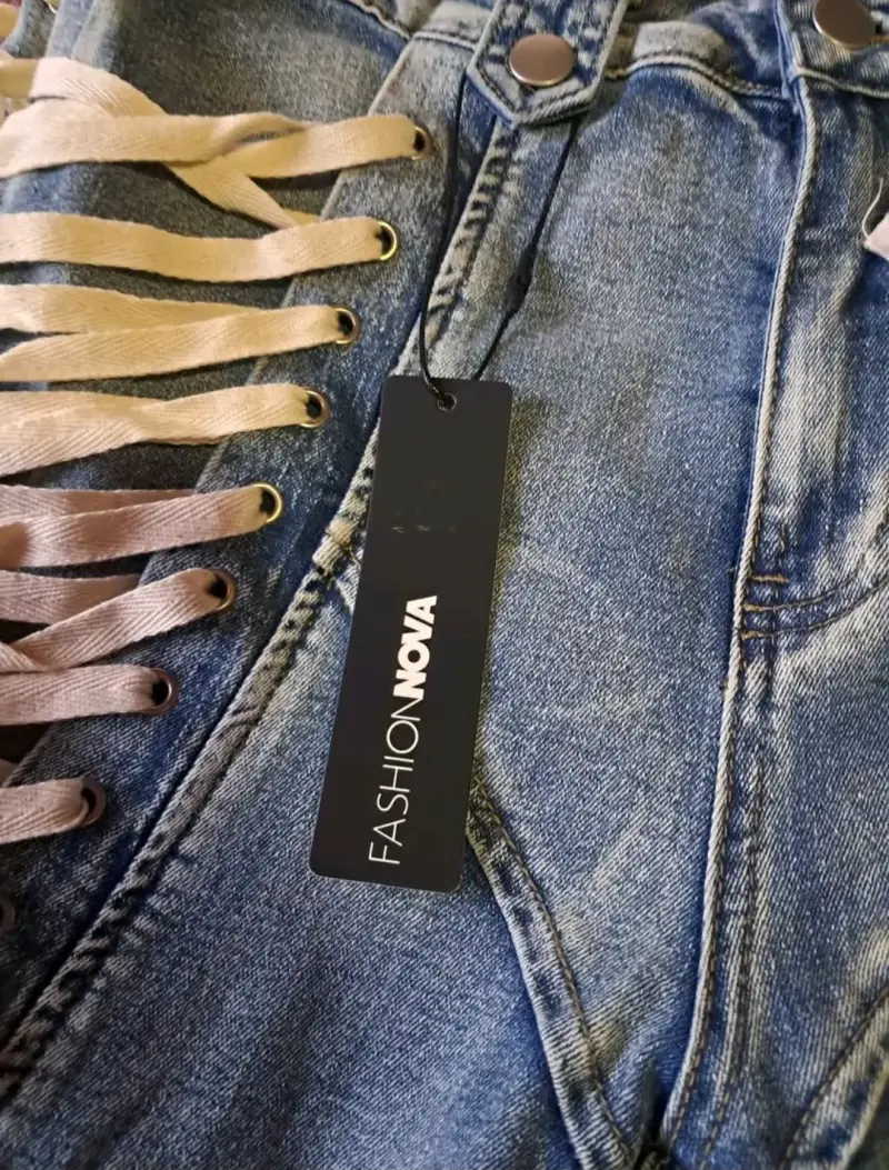 Jeans con cordones laterales Fashion Nova - 3
