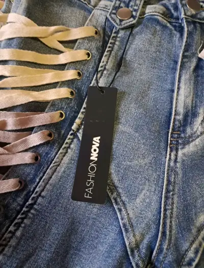 Jeans con cordones laterales Fashion Nova - miniatura 3