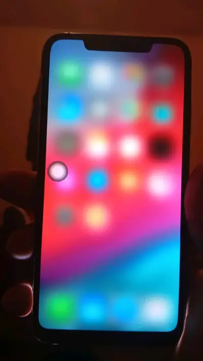 iPhone X en buen estado, color plata - miniatura 3