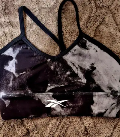 Top deportivo Reebok estampado en blanco y negro - miniatura 1