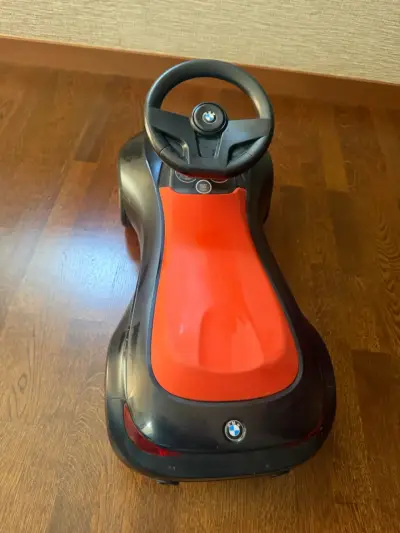 Auto de juguete BMW para niños color negro y rojo - miniatura 2