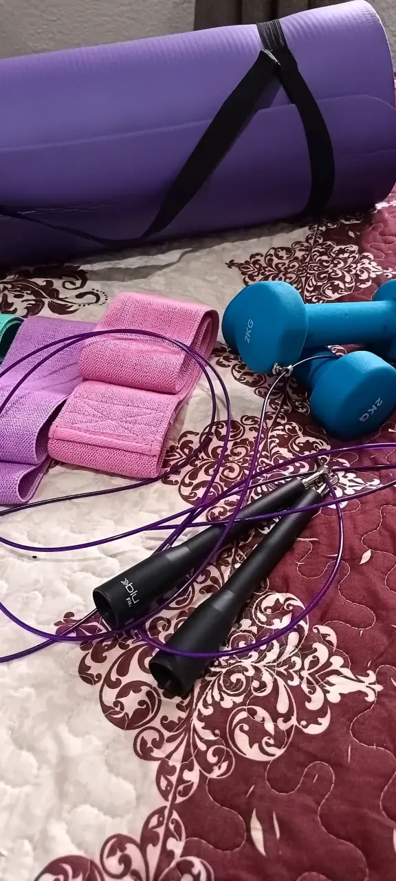 Set de entrenamiento con mat, pesas y bandas - 2