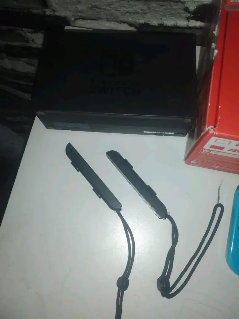 Consola Nintendo Switch con juegos y accesorios - 6