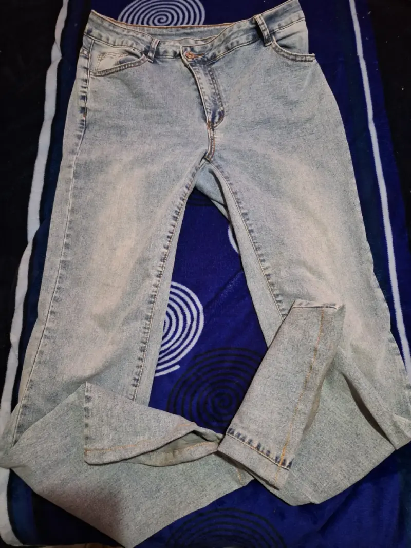 Jeans de mezclilla azul claro para hombre