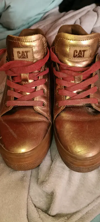 Zapatillas doradas CAT para mujer - miniatura 3