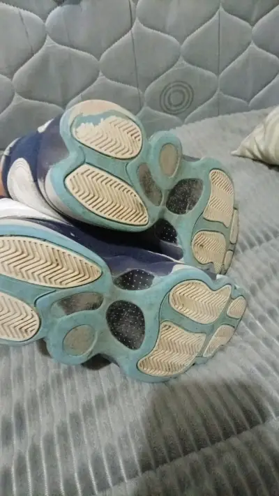 Zapatillas deportivas Air Jordan retro azul y blanco - miniatura 4