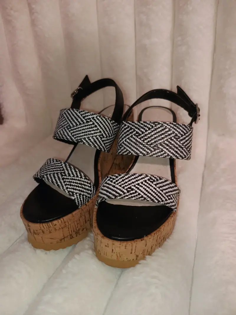 Sandalias plataforma Azaleia blanco y negro - 2