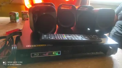Sistema de Cine en Casa LG con Blu-ray y Parlantes - miniatura 1