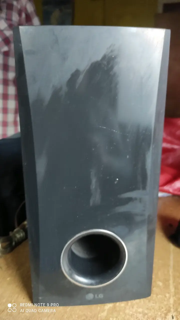 Sistema de Cine en Casa LG con Blu-ray y Parlantes - 2