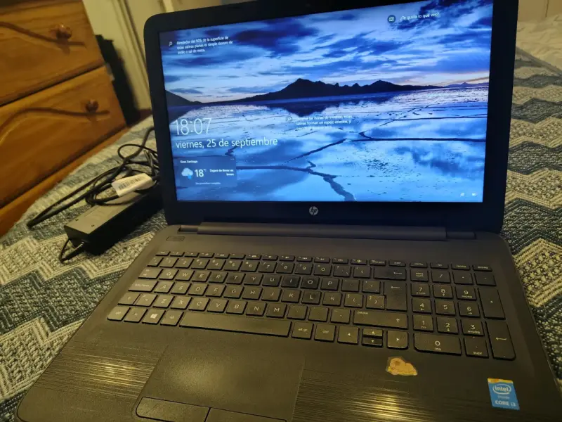 Notebook HP con pantalla de 15 pulgadas - 2