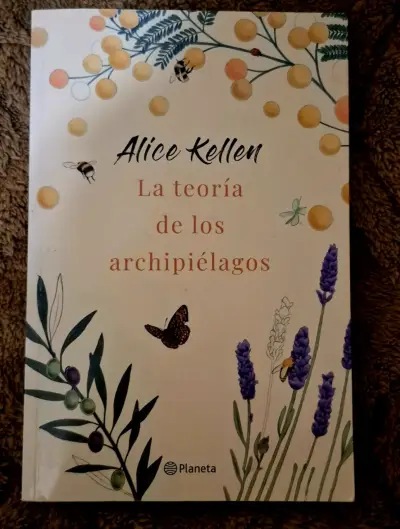 Libro 'La teoría de los archipiélagos' de Alice Kellen - miniatura 1