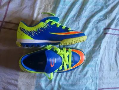 Zapatillas de fútbol para niños Conmodre azul y verde - miniatura 2
